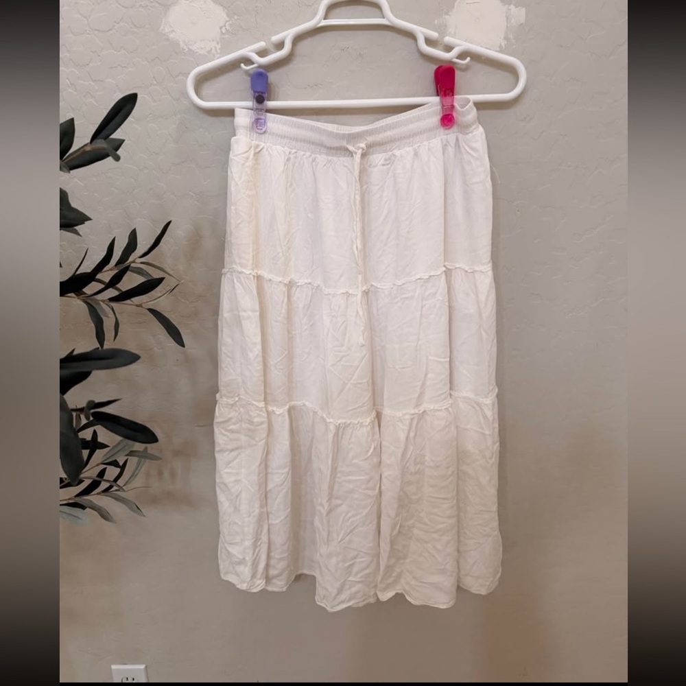 Women's White Tiered Maxi Skirt with Elastic Waist - Picture 2 of 4